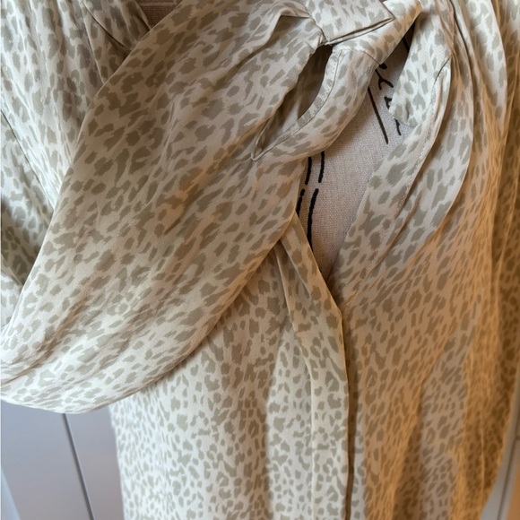 Babaton Beige 100% silk Blouse - Picture 4 of 5